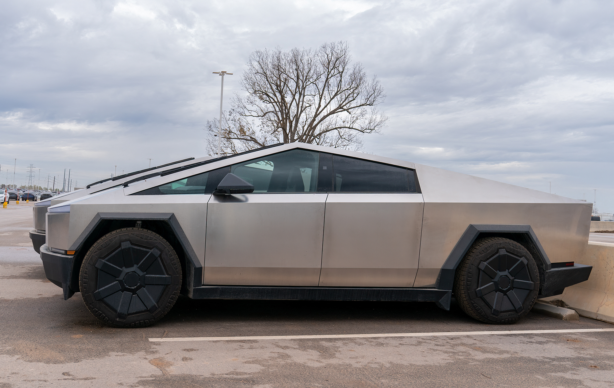 Elon Musk hints at displaying Cybertruck in China, despite difficulties